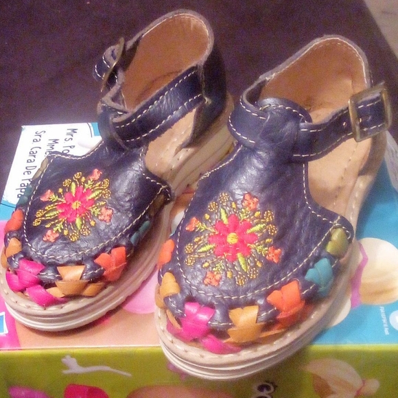 Great Condition Toddlers Size 7 Huarache Mexican Sandals - Picture 1 of 5